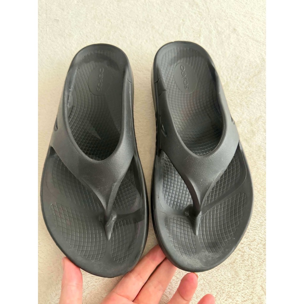 OOFOS Unisex W9 M7 Black OOriginal Recovery Sandals Thong Flip Flops Comfort